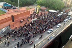 Metro:Roma; rabbia passeggeri, in centinaia invadono strada