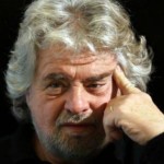 Beppe Grillo - pensoso su fondo nero