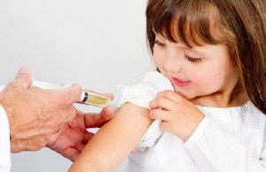 bambina-sottoposta-a-vaccino